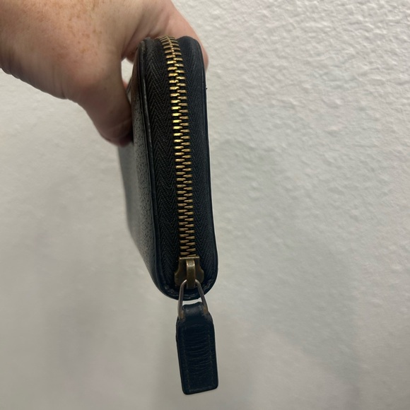 Gucci Black Zippy Wallet with Gold Bee and Star Design - Picture 5 of 10